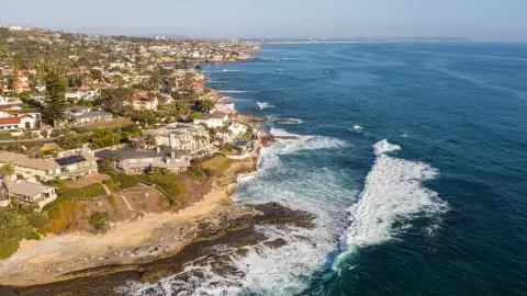 una vista panorámica de la lujosa área de La Jolla en California