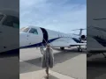 Karla en el avión.jpg
