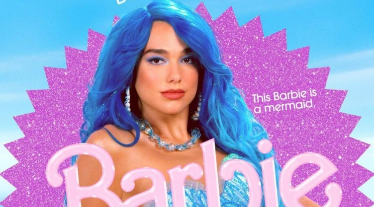 ¡Hay foto! Dua Lipa se convierte en sirena para la nueva película de Barbie
