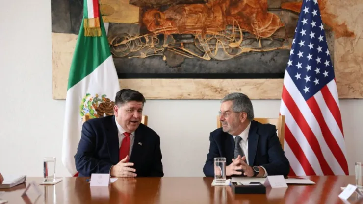 jose-ramon-fuente-recibe-gobernador-illinois-estados-unidos
