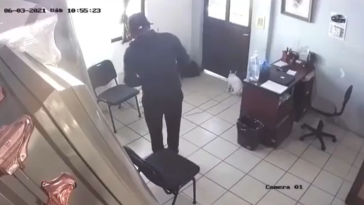 CAPTAN A LADRON EN FUNERARIA