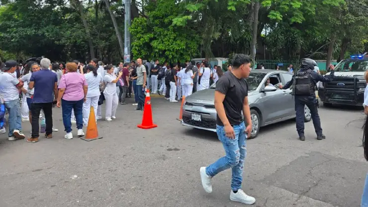 Esto habría provocado la explosión en Facultad de Bioanálisis de la UV; evacúan a más de 2 mil estudiantes