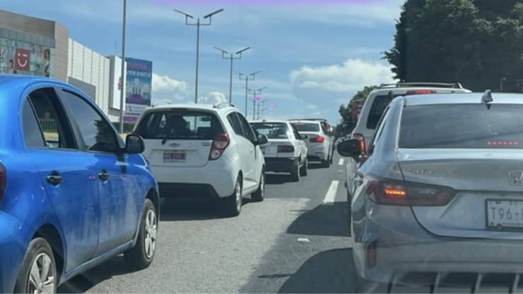 Se registra carambola en el Paso Exprés de Cuernavaca.