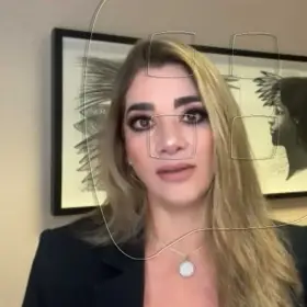 andra hoyos abogada