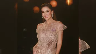 Jacqueline Bracamontes representó a México en 2001 representando a México. Hoy cuenta con la dicha de tener 5 hijas, Jacky, Carolina, Renata y las gemelas Emilia y Paula. INSTAGRAM @jackybrv