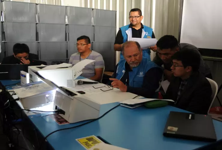 La Organización de Estados Americanos envió una Misión Electoral a Guatemala para observar la revisión de actas de las elecciones presidenciales.