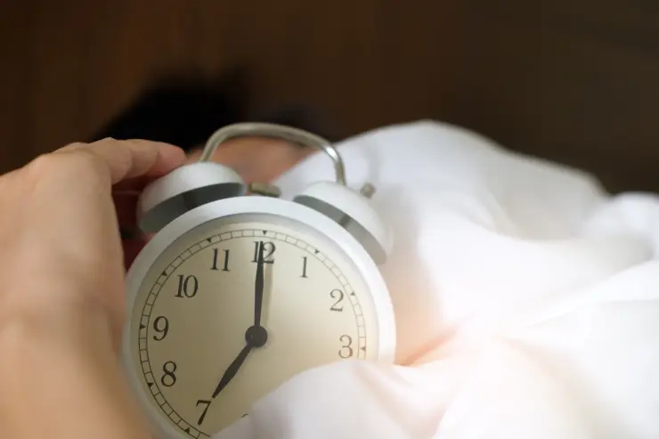 Dormir menos de 6 horas