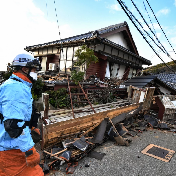 por que hay tantos terremotos en japon