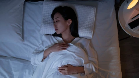 Este síntoma nocturno de la presión alta puede dañar tu corazón sin que lo sepas
