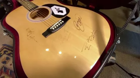 “Un siglo de música” subasta de instrumentos y artículos musicales en Nueva York.