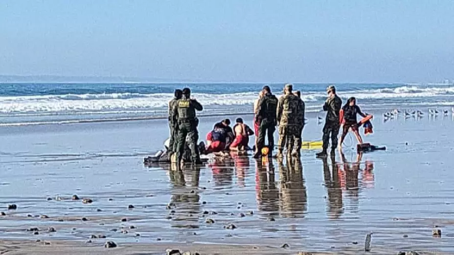 VIDEO: Rescatan a 8 migrantes y a un niño que intentaron cruzar por Playas