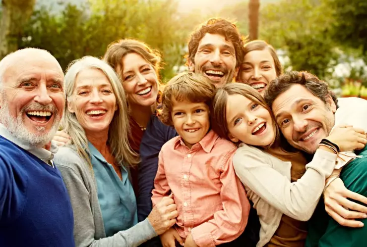 La mejor edad para ser feliz, según un estudio internacional