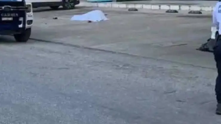 Hombre MUERE tras ataque armado en estacionamiento de tienda en la Península