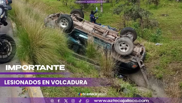 FOTO | Fuerte accidente sobre Periférico; camioneta queda volcada y dos personas resultan heridas HOY