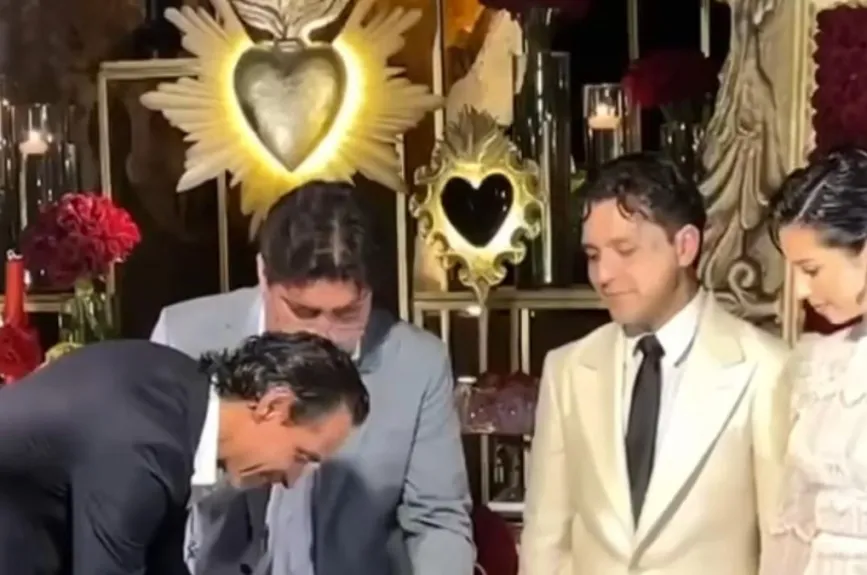 Votos de la boda de Nodal con Angela (4).jpg