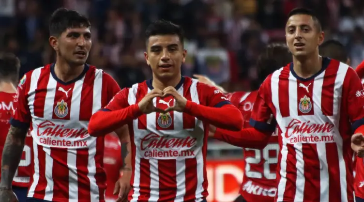 Chivas gana ante Santos en la fecha 10
