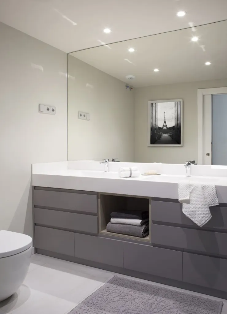 Dile adiós al minimalismo: 3 ideas modernas para decorar el baño hoy mismo