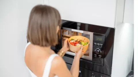 CALENTAR COMIDA EN EL MICROONDAS