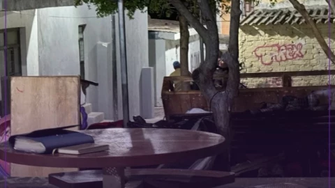 ZMG: Mujer fue atacada a balazos por presunta policía durante desalojo de departamento