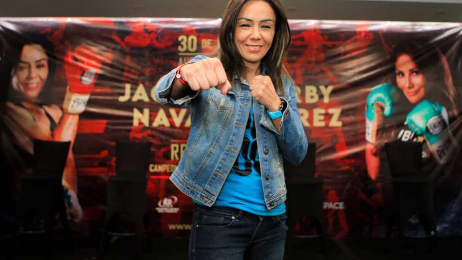 Jackie Nava Barby Juárez en vivo box azteca