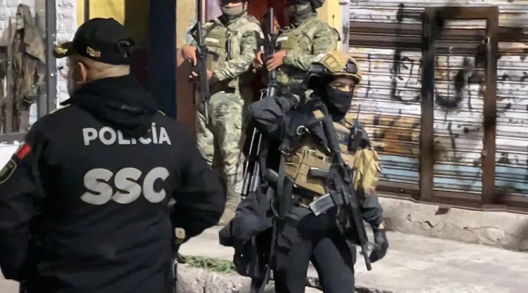 Cateo sorpresa en la Doctores: Descubren fuerte arsenal y drogas en la Cuauhtémoc