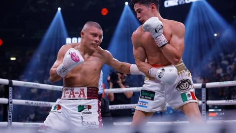 Isaac Pitbull Cruz Giovanni Cabrera box