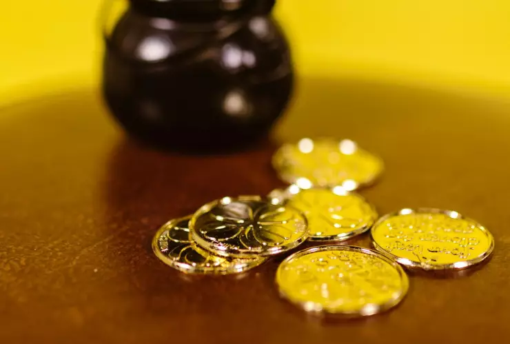 El amuleto que debes usar antes de dormir para tener abundancia