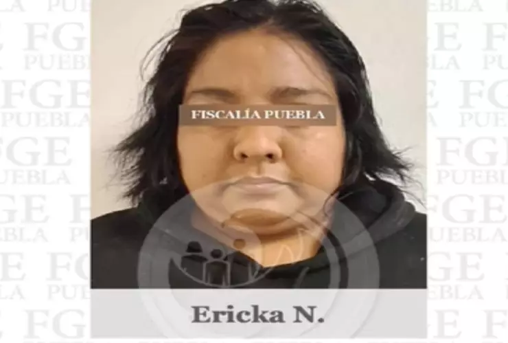 La mujer también se cortó las muñecas.