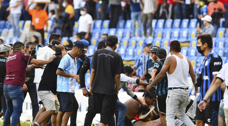 Pelea Gallos Blancos Atlas jornada 9 Liga MX