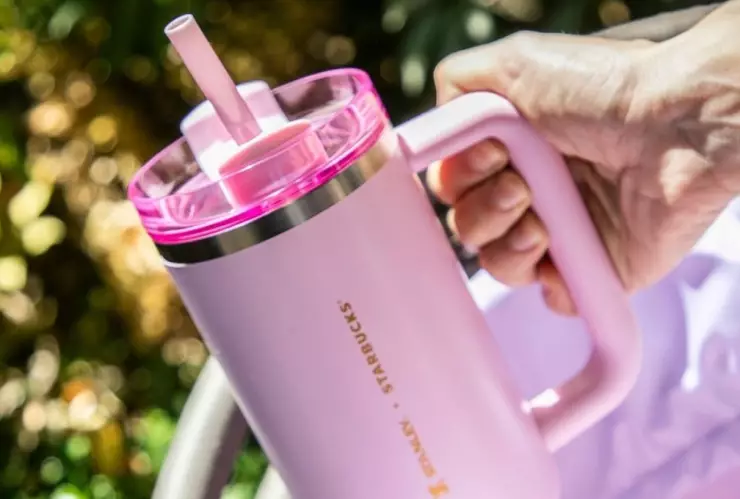 Cuánto cuesta el vaso rosa Stanley de Starbucks