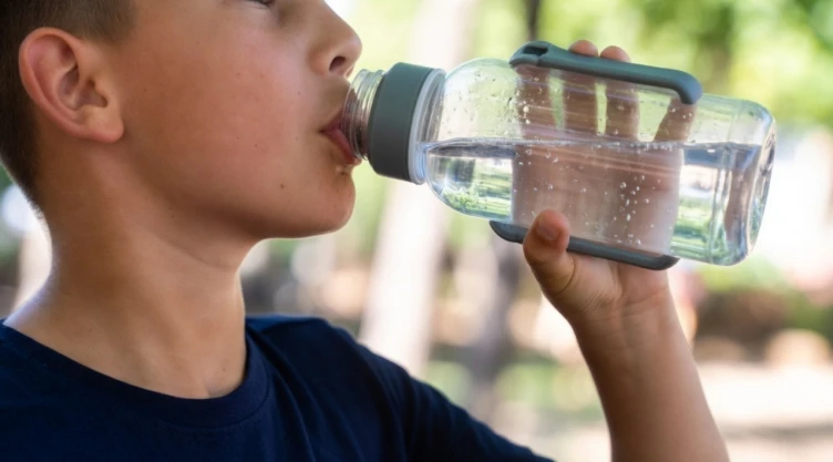 Niño se intoxica por beber cloro en primaria de Nuevo León