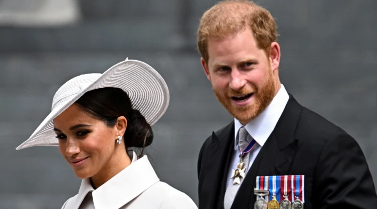 El príncipe Harry y Meghan Markle regresan a Reino Unido