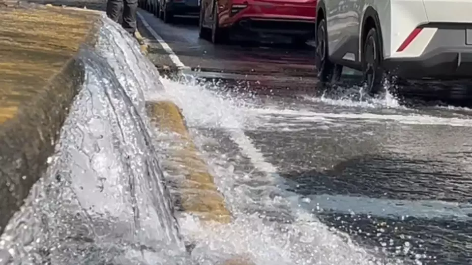 Cinco horas de desperdicio: la gran fuga de agua que sorprendió a Coyoacán y a Iztapalapa