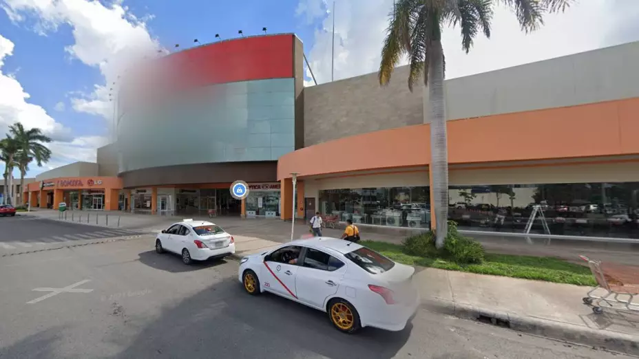 Reportan presunto INCENDIO en una plaza comercial al oriente de Mérida
