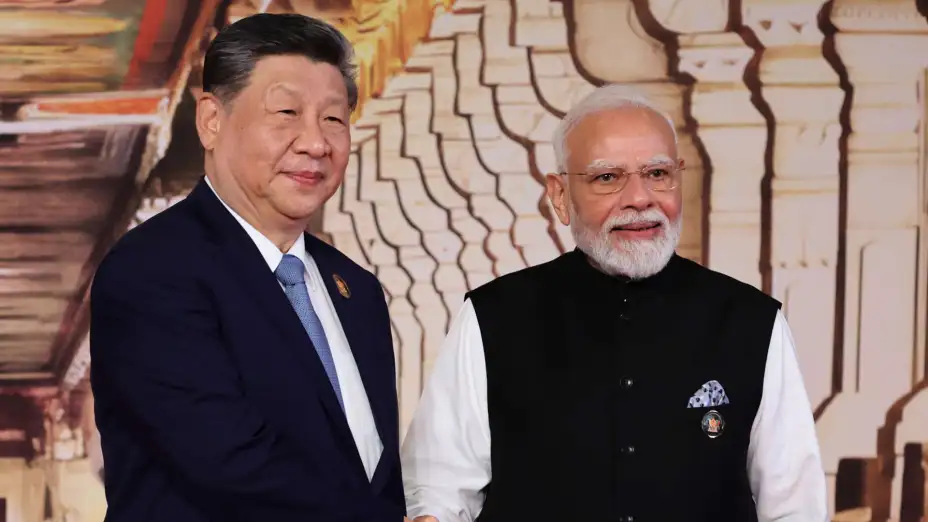 El presidente chino Xi Jinping, y el primer ministro indio Narendra Modi, en Nueva Delhi.