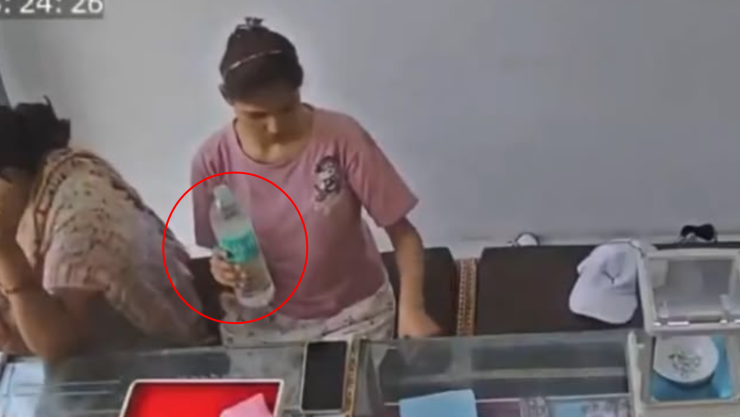 profesora toma ácido en India