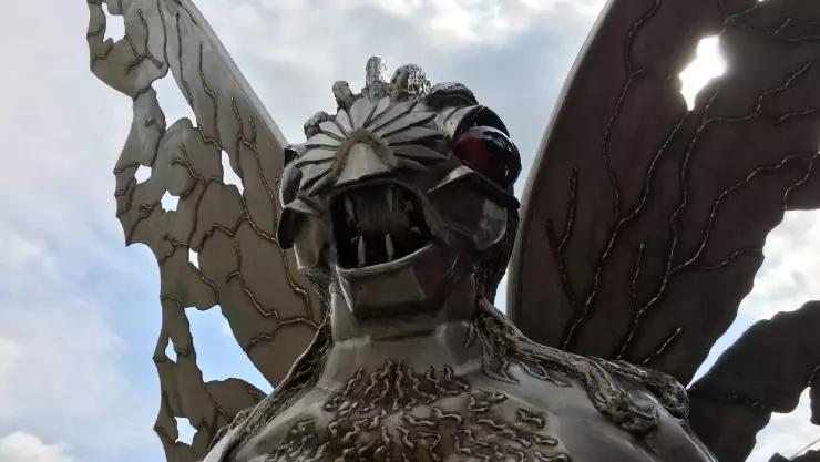 En la pequeña ciudad de Point Pleasant, West Virginia tienen un monumento a esta espeluznante criatura