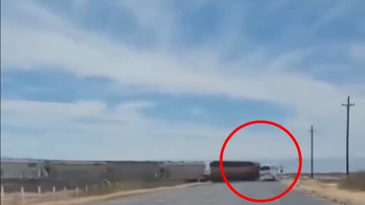 camion de turistas queretanos es embestido por tren en cuatro cienegas coahuila.png