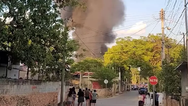 Incendio consume casa en Oxkutzcab y esto pasó después.jpg