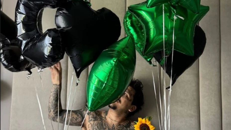 Cazzu sorprende a Nodal en su cumpleaños 25