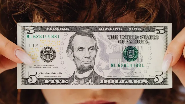 ¡Alerta para quienes cruzan a Estados Unidos! El precio del dólar sorprende en Tijuana este lunes