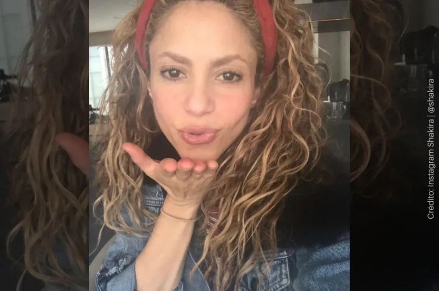 Shakira beso.jpg
