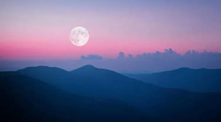 Así influye la luna rosa en cada signo del zodiaco