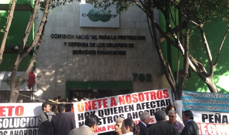 Los protestantes bloquearon la avenida Insurgentes con la consigna de que se llevan a cabo las investigaciones y se les devuelvan sus ahorros
