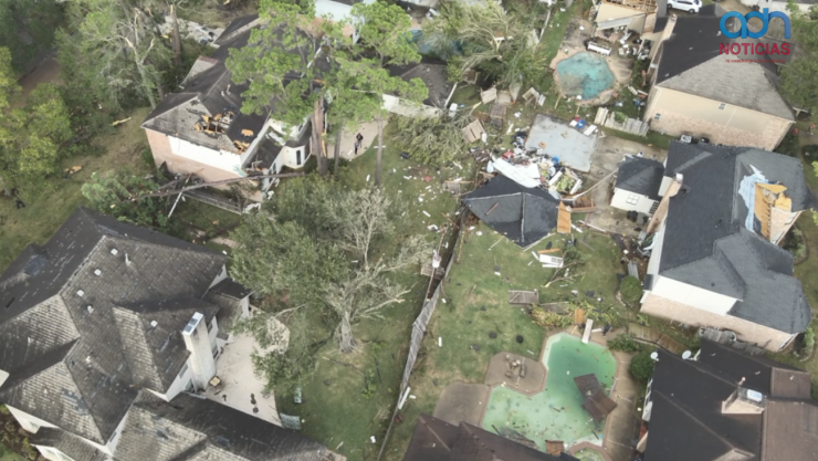 Tornado arrasa viviendas y provoca destrucción en Texas