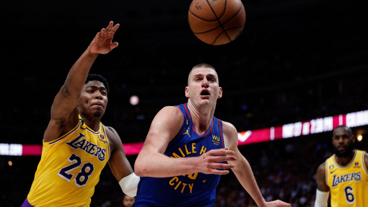 Nikola Jokic ante los Lakers