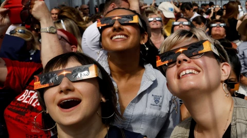 Cuánto-tiempo-puedo-mirar-el-eclipse-solar-2024-Esto-dicen-expertos