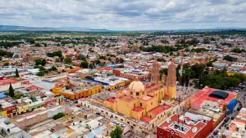 Dolores Hidalgo es un Pueblo Mágico fácil de visitar, con acceso cómodo desde Guanajuato, León y CDMX.