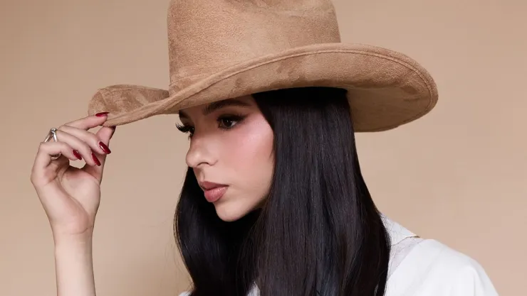 ¿Ángela Aguilar se sabe la amante? Redes reprueban su canción y la destrozan