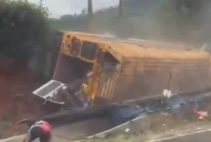 autobús se vuelca.png